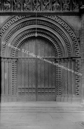 LINCOLN CATHEDRAL MAIN DOOR DETAIL